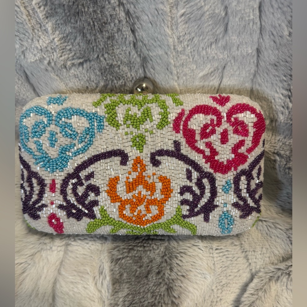 Moyna - Floral Beaded Box Clutch w/Silver Chain 
Handcrafted in India - Beauty